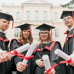 Manfaat Kuliah di Luar Negeri: Menggali Pengalaman dan Peluang Luas